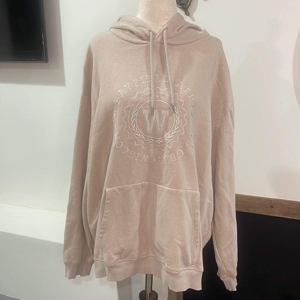 H&M Wisconsin Bayfield Athletics Club Tan Hoodie Large
